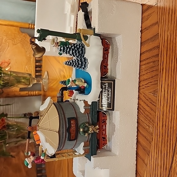 Holiday Express Water Tanker Skating Car - Picture 10 of 12